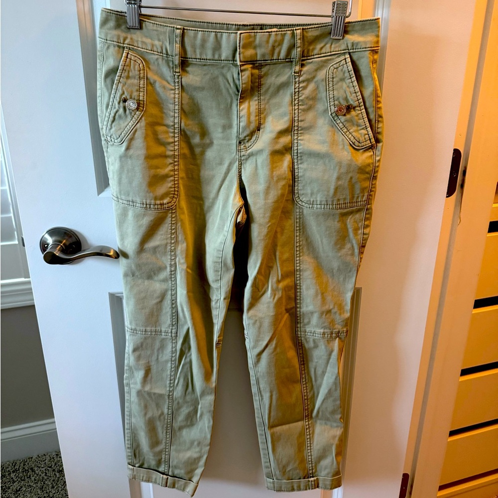 White House Black Market Olive Cropped Pants